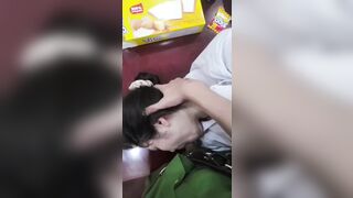 Đi công tác ở trường em ny, đè ra bú cu ngay phòng quốc hội