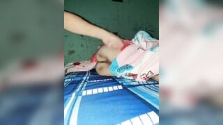 Đêm tối vô phòng để chịch rồi đi đái