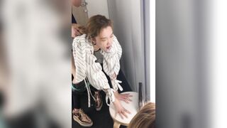 Làm liều đụ bé người yêu ngay trong TTTM AEON