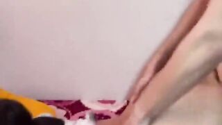 Thằng em họ vô tư tuột quần chị gái ra đụ mặc dù chị gái đã chống cự.