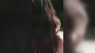 Gái dâm ra ngoài đường ngồi bú cu giả thủ dâm dâm đãng