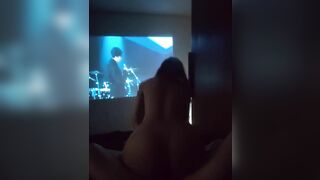 E sinh viên mình dây năm 1 mông trái tym vừa xem phim vừa dập cặc a cực căng trg ks