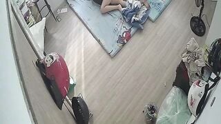 Hack cam nhà cặp vợ chồng dâm trưa ôm nhau nứng quá đè ra đụ luôn