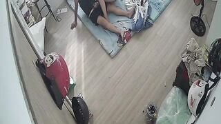 Hack cam nhà cặp vợ chồng dâm trưa ôm nhau nứng quá đè ra đụ luôn