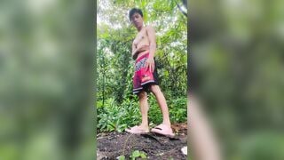Em trai vào trong rừng sục cặc thủ dâm quay lại gạ trai gay