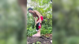 Em trai vào trong rừng sục cặc thủ dâm quay lại gạ trai gay