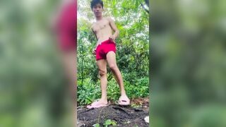 Em trai vào trong rừng sục cặc thủ dâm quay lại gạ trai gay
