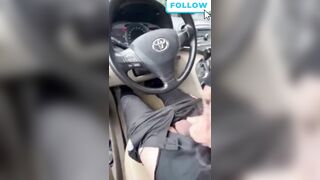 Ghệ mưa thích bú bú trên xe ô tô