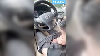 Ghệ mưa thích bú bú trên xe ô tô