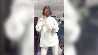 Khánh Linh 2k8 nhảy tiktok khỏa thân 6