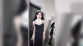 Em ladyboy xinh cặc to sục cặc thủ dâm kích thích
