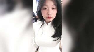 Gái Xinh Chuppy Bím Múp Kính Cận Dâm Đãng Show Hàng Làm Tình Cùng Ny