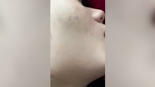 Vừa sướng vừa ngớ ngẩn của em trai 17 tuổi khi đụ chị họ ko biết cách đút cặc vào lồn