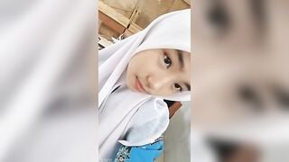 BÉ NY ĐANG ĐỌ TUỔI TÒ MÒ THÈM CHIM