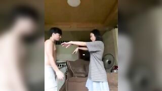 Anh họ đỉnh bế em gái 16 tuổi lên đụ cho sướng cặc thì bất ngờ khách vào mua đồ.
