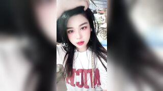TikTok hot girl nằm ngửa sướng điên cuồng