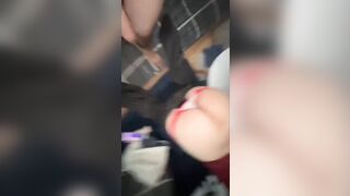 đồ còn chưa kịp cởi anh bắt quỳ gối cho anh đụ luôn