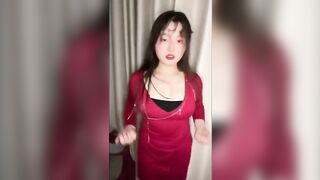 BỐ MẸ ĐI VẮNG BÉ GÁI Ở NHÀ 1 MÌNH KHÔNG BIẾT LÀM GÌ THÀNH RA NGỨA LỒN