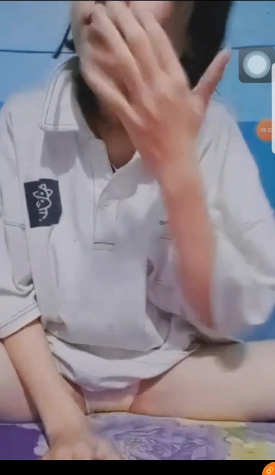 E loli xinh show bướm hồng cực ngon