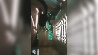 Đang ngủ bị anh họ lôi ra ban công bắt bú cu rồi Doggy