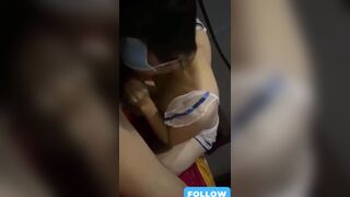 Gái xinh bắn đồ trong suốt bịt mắt bằng khẩu trang đang liếm buồi vô cùng nhiệt tình