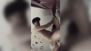 Sang nhà e b thân dâm chơi,tranh thủ bố mẹ nó đi làm ở nhà dập nhanh k bố mẹ e lại về