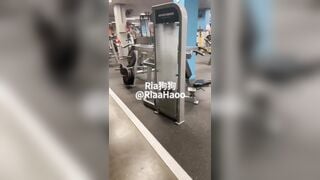 Conđĩ slave dâm đi tập gym trốn vào nvs móc l lím bồn cầu bắn nc đái cho chủ nhân xem