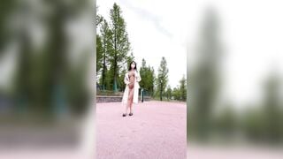 Dâm nữ vú bự nứng lồn đi quay clip show hàng public wor công viên