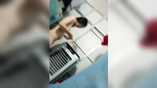 Phát hiện chị dâu hay ở truồng trong phòng