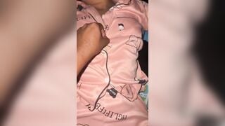 Em gái 17 tuổi bị ốm uống thuốc ngủ la liệt bị anh họ đụ lén mà ko hề hay biết.