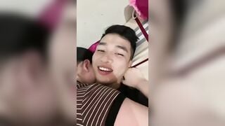 Thiếu tiền ăn đi lái máy bay kiếm tiền gặp máy bay quá chiến