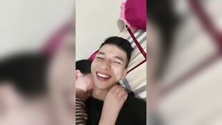 Thiếu tiền ăn đi lái máy bay kiếm tiền gặp máy bay quá chiến
