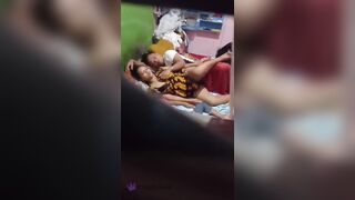 QUAY LÉN CÔ CHÚ CẠNH PHÒNG TRỌ ĐỊT NHAU