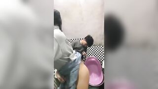 Anh họ cả gan dám đụ không bao vào lồn em gái 17 tuổi.