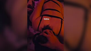 Trời mưa nước ngập vuốt ve, anh vào tư thế... em xòe chân ra - phần 1