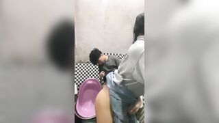 Anh họ gan trời đụ nhỏ em gái 17 tuổi ko bao còn bắt con bé bú cu