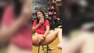 Em học sinh cấp 2 mới lớn 2k9 móc lồn thủ dâm vú to lồn ngon phần 2