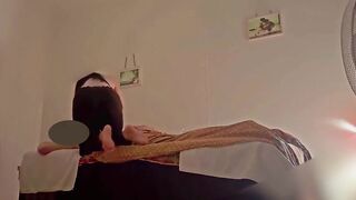Quay lén các em KTV massage Việt mông to phục vụ khách Tây từ A-Z k thíu thứ gì #2