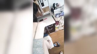 Vào phòng đụ cô em dâu xinh đẹp đg thay đồ trc gương