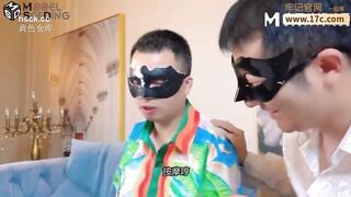 Ck thiếu tiền trả nợ nên đành bất lực bán vợ cho chủ nợ địt bắn ngập lồn ngay trc mặt