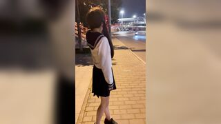 E hs loli dâm đãng nữa đêm nứng lồn khỏa thân đi từ nhà ra đường show hàng quanh phố