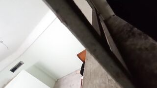 Đặt cam quay lén wc công ty 2
