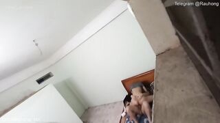 Đặt cam quay lén wc công ty 3