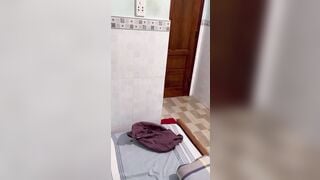 Đang phang em phát hiện không bao liền cáu