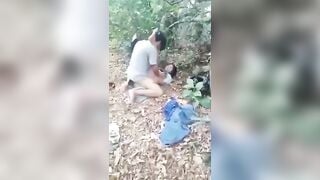 Anh họ đụ em gái 2k9 trong bụi thì người nhà phát hiện quay video để giao cho công an