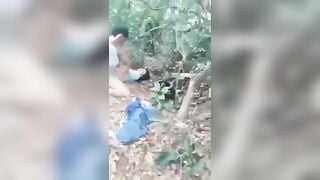Anh họ đụ em gái 2k9 trong bụi thì người nhà phát hiện quay video để giao cho công an
