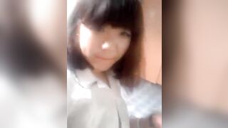 Học sinh lộ clip show vú ngay trường học