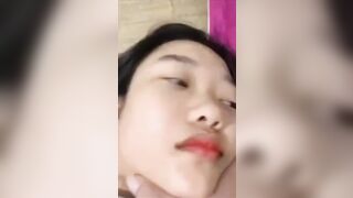 Đè lột đồ cô bạn thân bị em nó dỗi