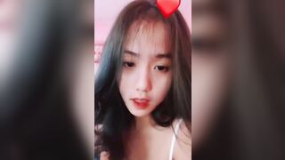 Sự cuốn hút của em nằm bên dưới