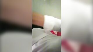 Ân ái học sinh muốn mút dương vật bạn trong nhà vệ sinh